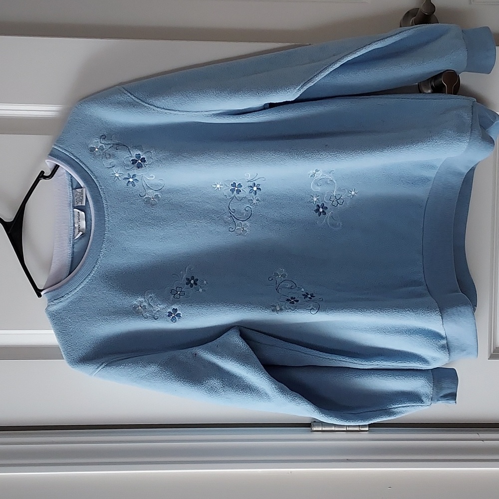 Madison Taylor long sleeve sweatshirt xl blue w/ flower design with beads